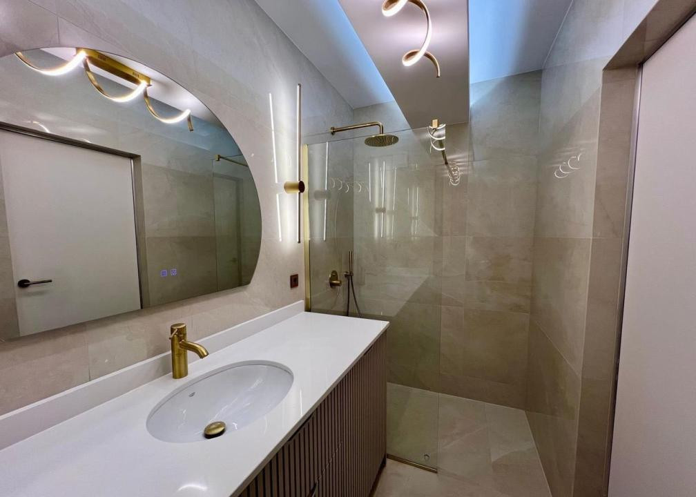 Apartament 3 camere 2 băi 73 mp totul nou