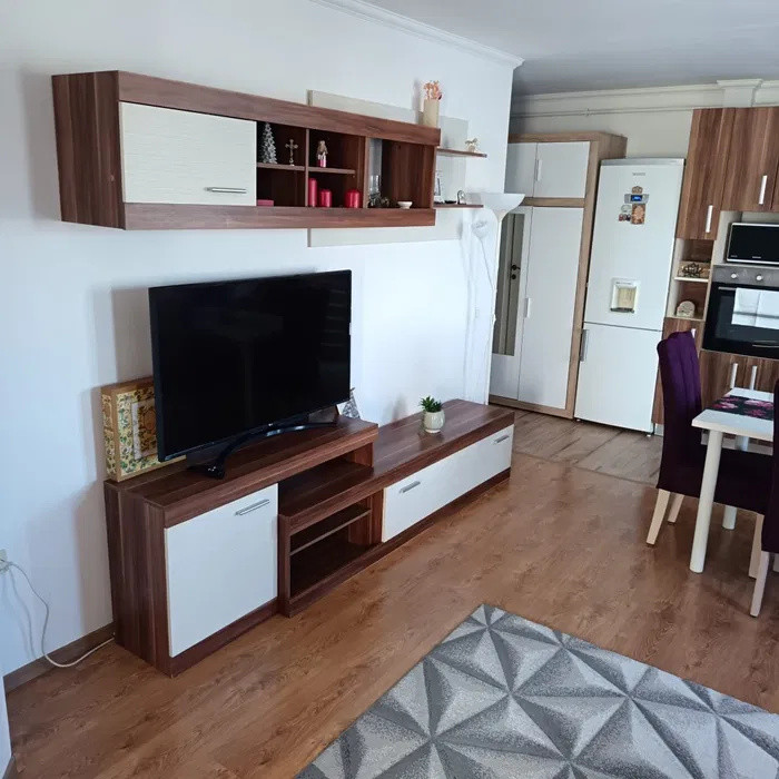 Apartament cu 3 camere, 53 mp, parcare, zona Terra
