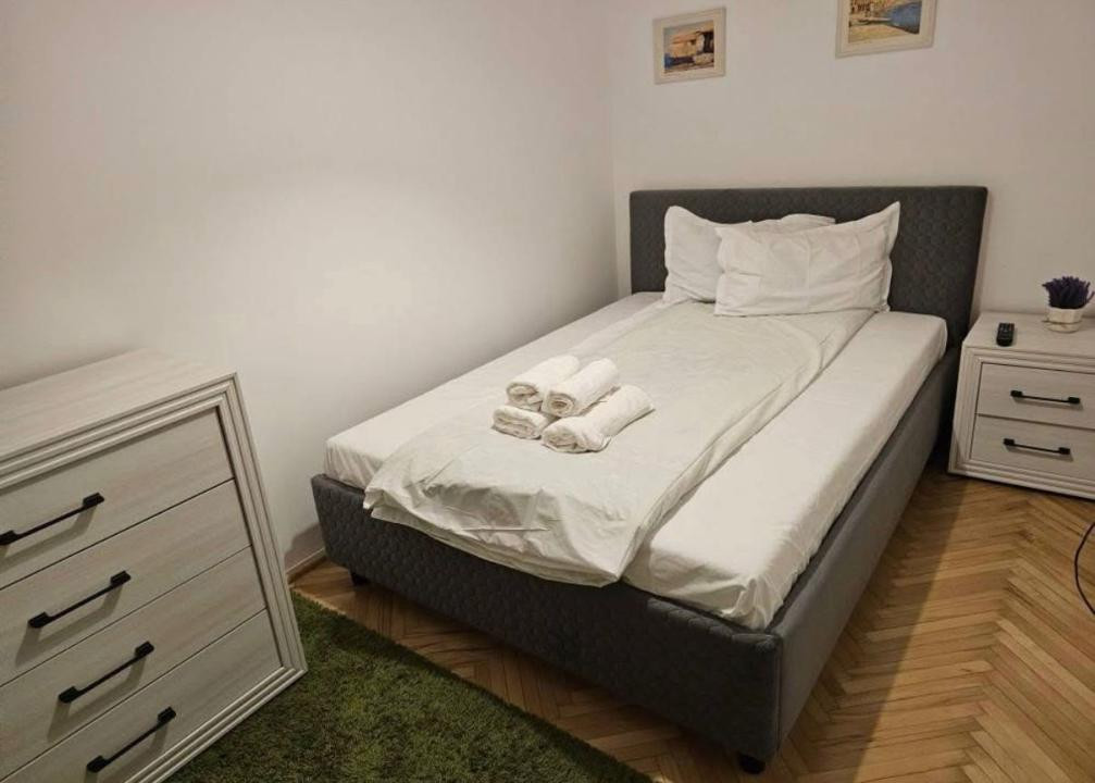 Apartament cu 4 camere,decomandat,zona Manastur-Bucium