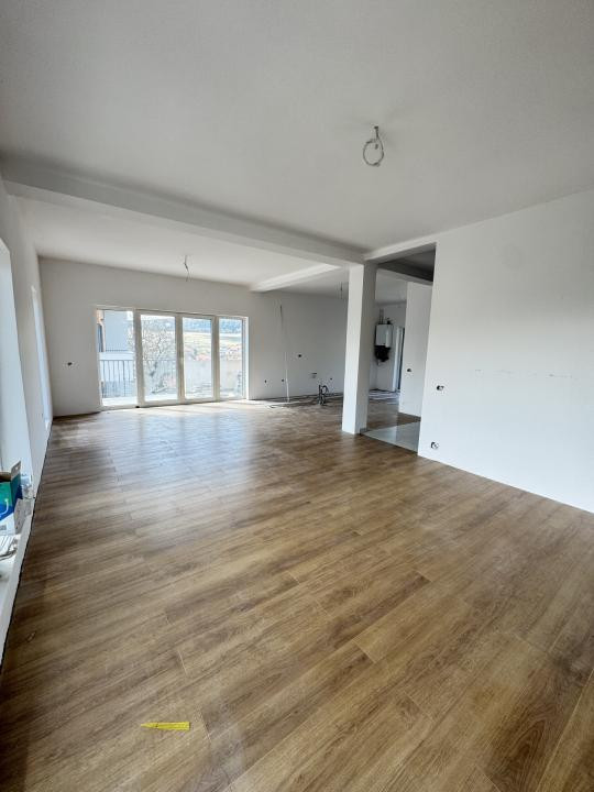 Casa Tip Duplex, 4 camere, 120 mp utili, garaj, teren 200 mp,Chinteni