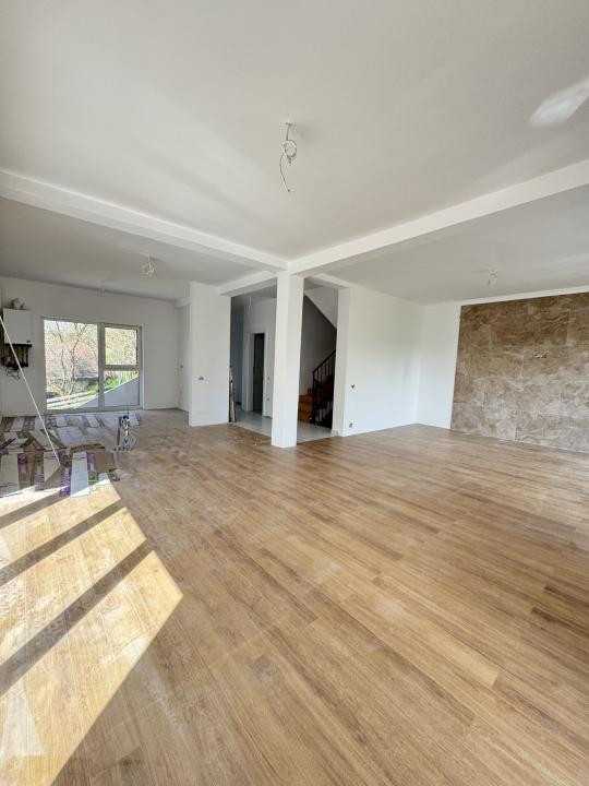 Casa Tip Duplex, 4 camere, 120 mp utili, garaj, teren 200 mp,Chinteni