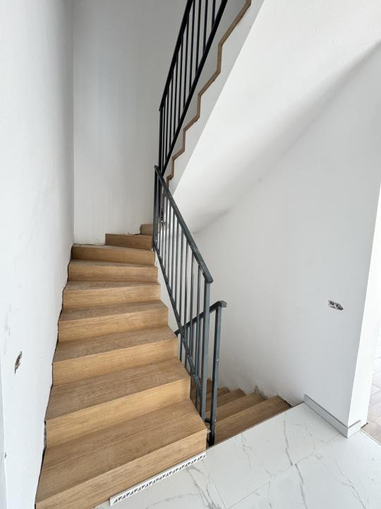 Casa Tip Duplex, 4 camere, 120 mp utili, garaj, teren 200 mp,Chinteni