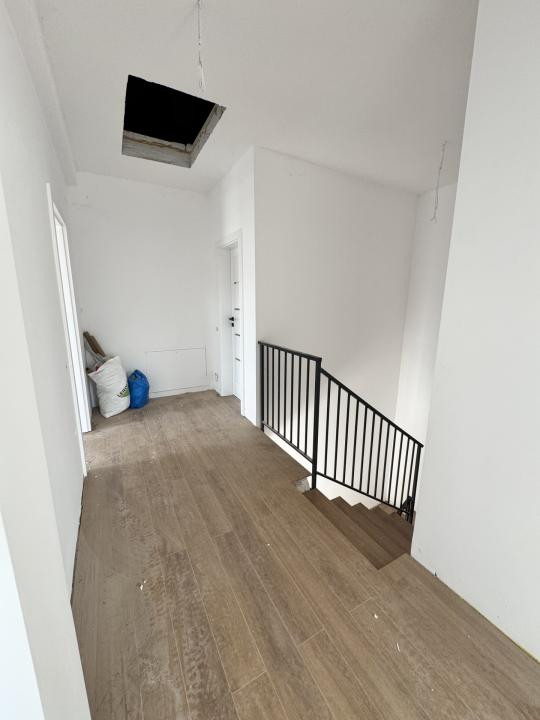 Casa Tip Duplex, 4 camere, 120 mp utili, garaj, teren 200 mp,Chinteni