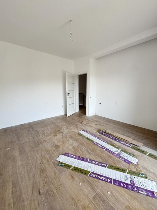 Casa Tip Duplex, 4 camere, 120 mp utili, garaj, teren 200 mp,Chinteni