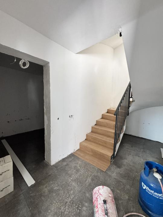 Casa Tip Duplex, 4 camere, 120 mp utili, garaj, teren 200 mp,Chinteni