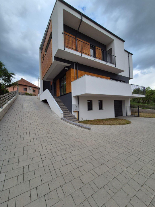 Casa Tip Duplex, 4 camere, 120 mp utili, garaj, teren 200 mp,Chinteni