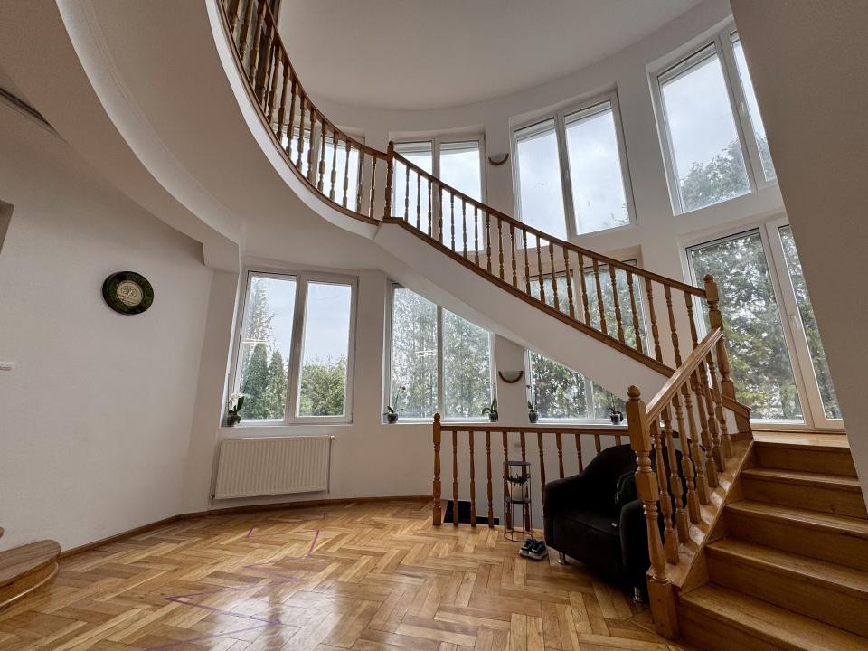 Casă 500 mp utili, teren 2000 mp, 10 parcări, cartier Andrei Mureșanu