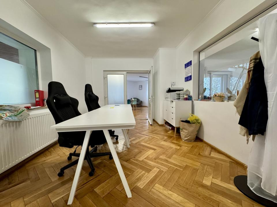 Casă 500 mp utili, teren 2000 mp, 10 parcări, cartier Andrei Mureșanu