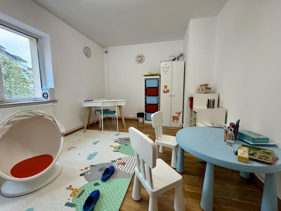 Casă 500 mp utili, teren 2000 mp, 10 parcări, cartier Andrei Mureșanu