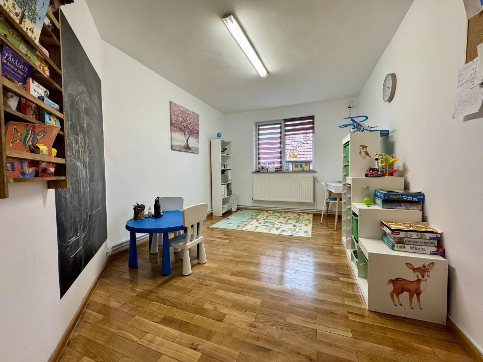 Casă 500 mp utili, teren 2000 mp, 10 parcări, cartier Andrei Mureșanu