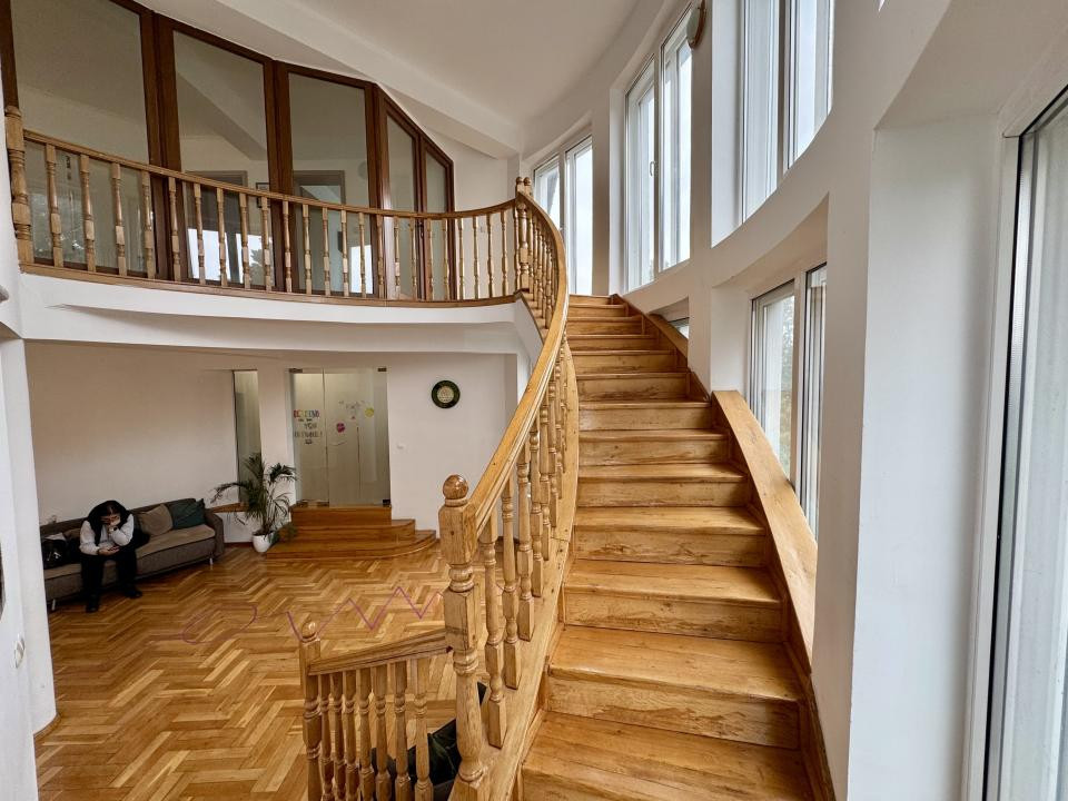 Casă 500 mp utili, teren 2000 mp, 10 parcări, cartier Andrei Mureșanu