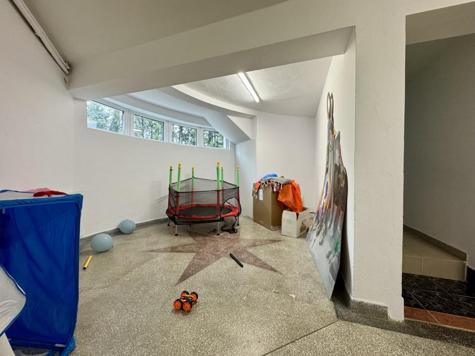 Casă 500 mp utili, teren 2000 mp, 10 parcări, cartier Andrei Mureșanu