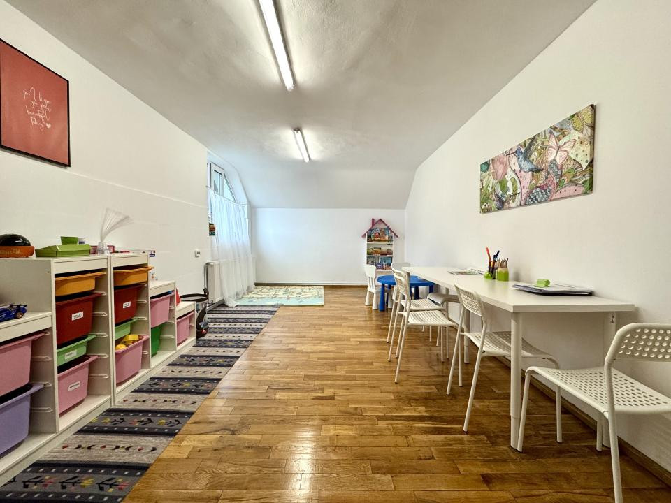 Casă 500 mp utili, teren 2000 mp, 10 parcări, cartier Andrei Mureșanu