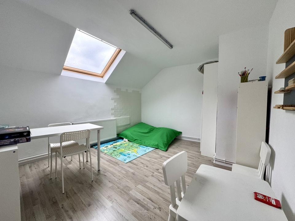 Casă 500 mp utili, teren 2000 mp, 10 parcări, cartier Andrei Mureșanu