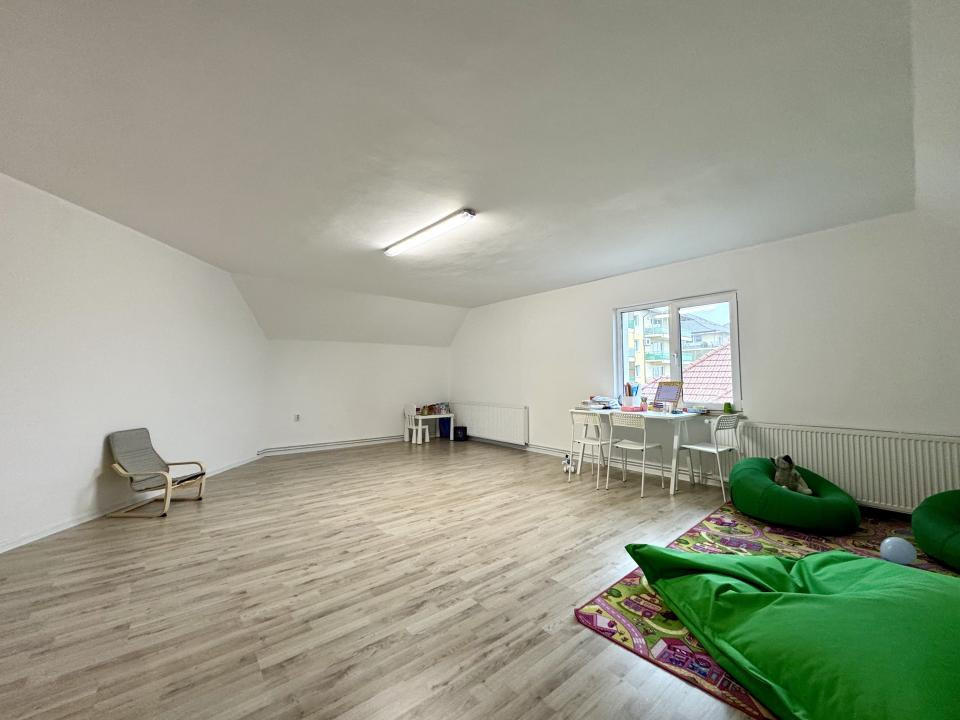 Casă 500 mp utili, teren 2000 mp, 10 parcări, cartier Andrei Mureșanu