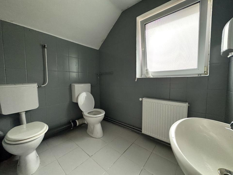 Casă 500 mp utili, teren 2000 mp, 10 parcări, cartier Andrei Mureșanu