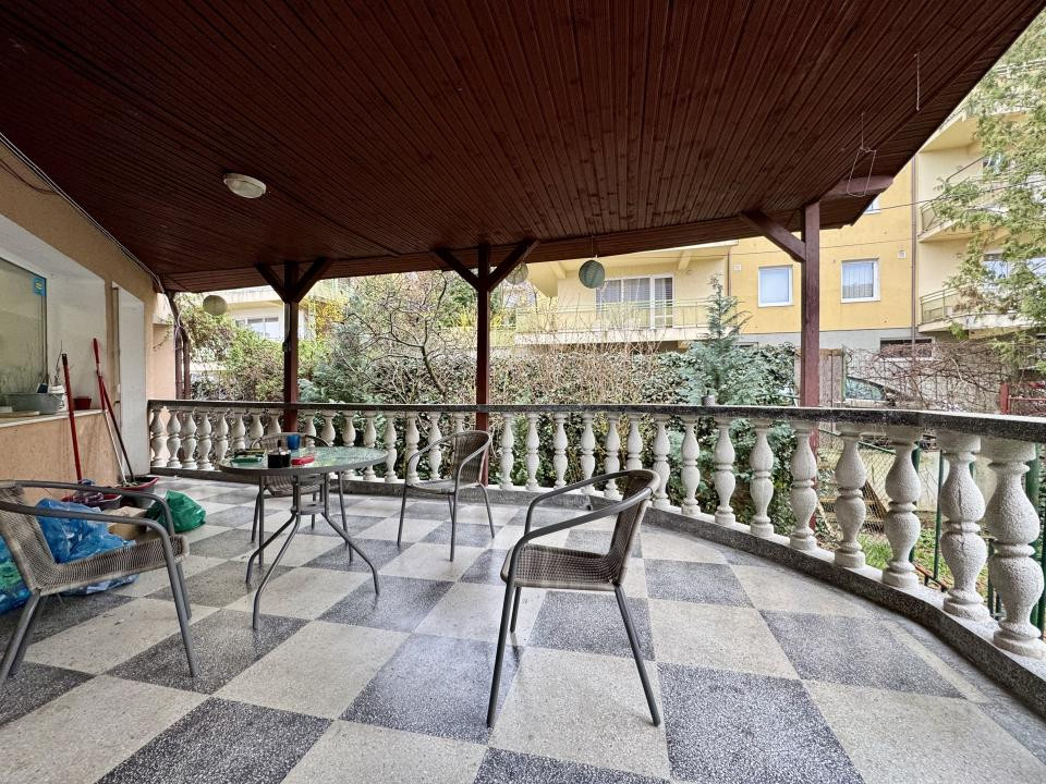 Casă 500 mp utili, teren 2000 mp, 10 parcări, cartier Andrei Mureșanu