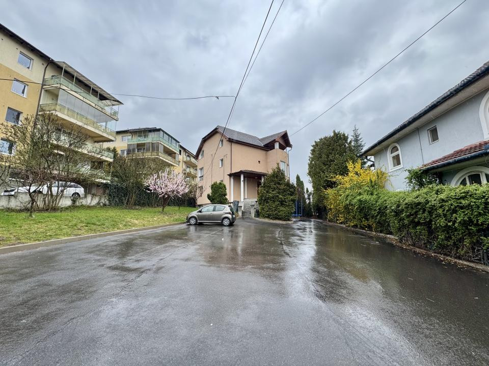 Casă 500 mp utili, teren 2000 mp, 10 parcări, cartier Andrei Mureșanu