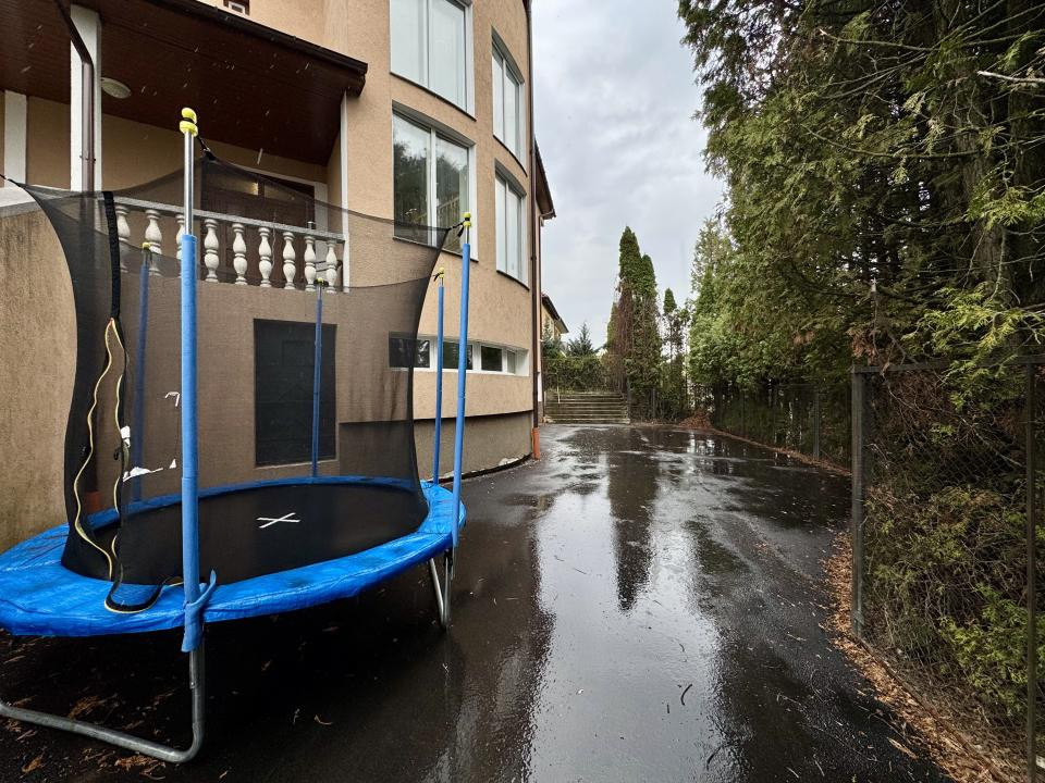 Casă 500 mp utili, teren 2000 mp, 10 parcări, cartier Andrei Mureșanu