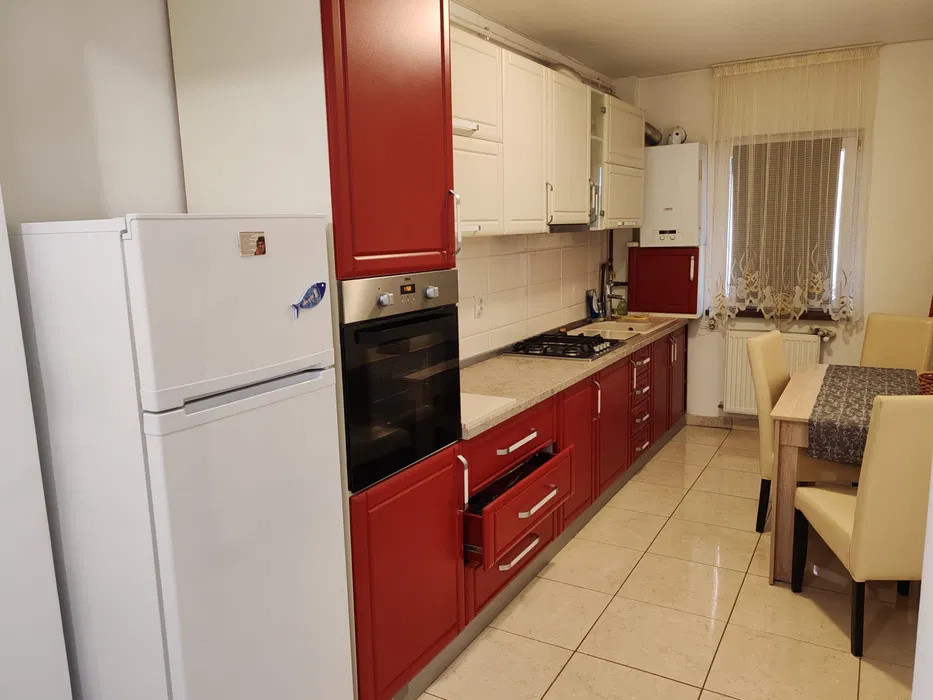 Apartamenr cu 2 camere, 55 mp, decomandat, etaj intermediar,  zona Edgar Quinet