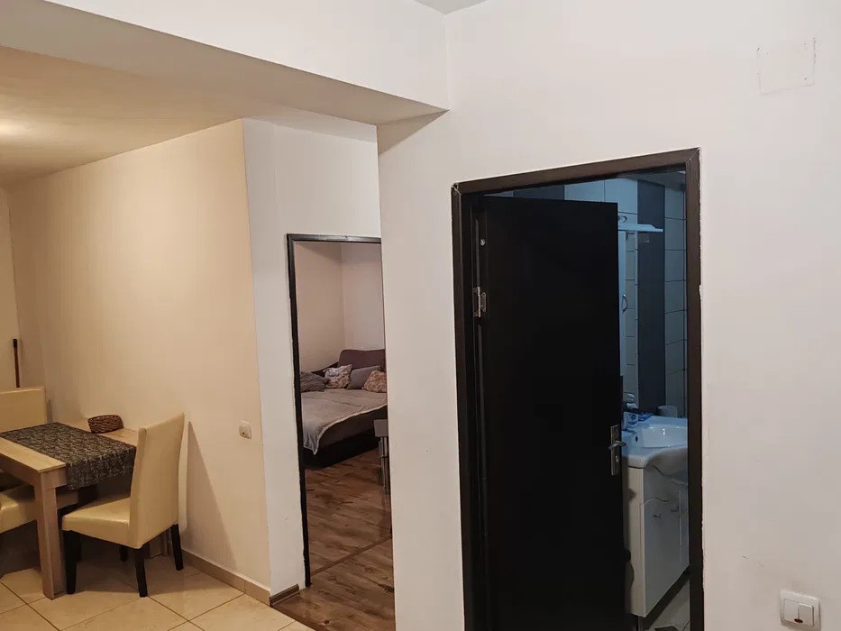 Apartamenr cu 2 camere, 55 mp, decomandat, etaj intermediar,  zona Edgar Quinet