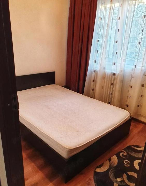 Apartament 2 camere, etaj intermediar, zona strazii Alverna