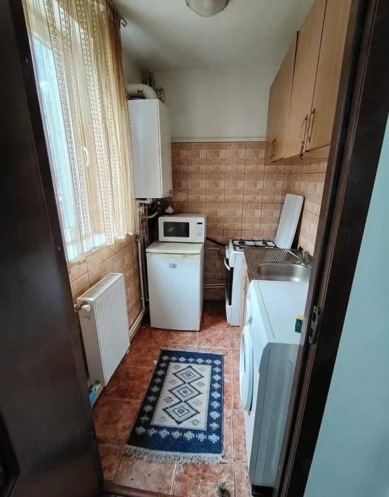 Apartament 2 camere, etaj intermediar, zona strazii Alverna