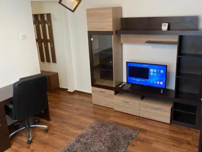 Apartament 2 camere, etaj intermediar, zona strazii Alverna