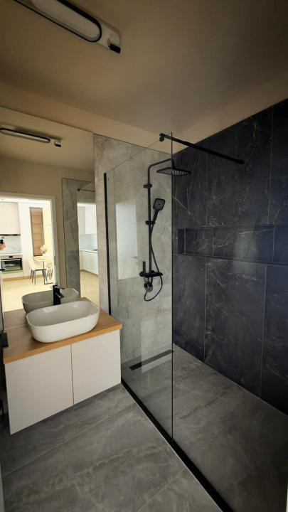 Apartament ultrafinisat,2 camere,etaj intermediar,parcare subterana,zona Eroilor