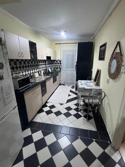 Apartament cu 3 camere, 2 bai, 66 mp, decomandat, Zona Ion Mester