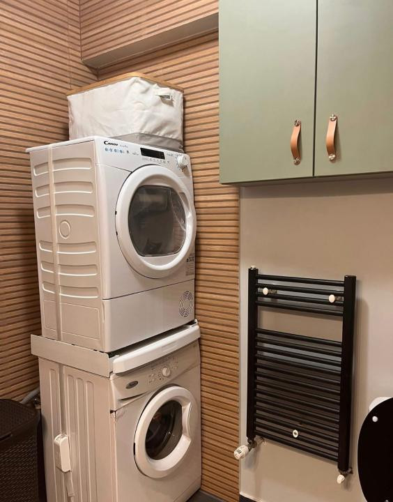 Apartament cu 3 camere,boxa si parcare subterana,zona Iulius Mall