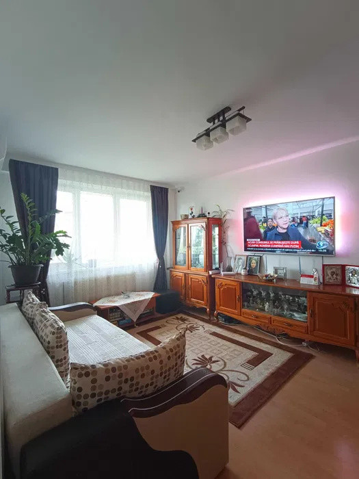 Apartament cu 2 camere, 43 mp, etaj intemediar, Zona Interservisan