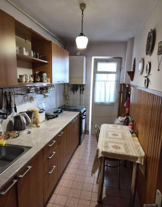 Apartament cu 3 camere, 66 mp, etaj intemediar, garaj, Zona Minerva