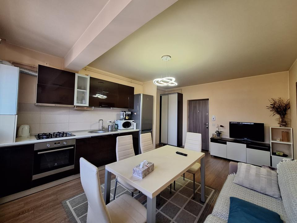 Apartament cu 3 camere, 53 mp, balcon, zona Stejarului