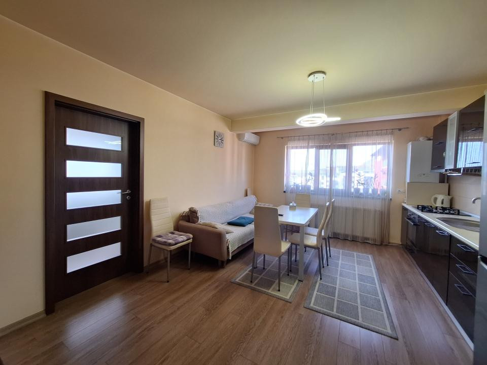 Apartament cu 3 camere, 53 mp, balcon, zona Stejarului