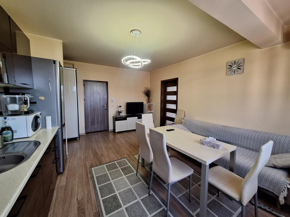 Apartament cu 3 camere, 53 mp, balcon, zona Stejarului