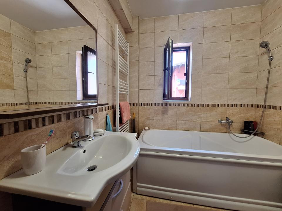 Apartament cu 3 camere, 53 mp, balcon, zona Stejarului