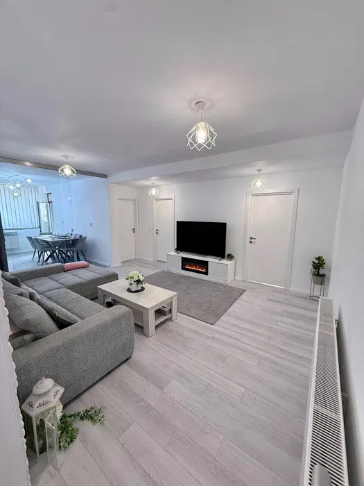 Apartament cu 3 camere, 66 mp, balcon, zona Terra