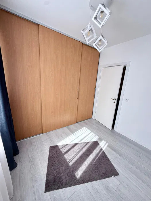 Apartament cu 3 camere, 66 mp, balcon, zona Terra