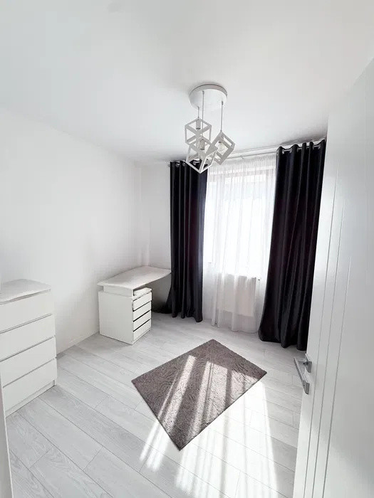 Apartament cu 3 camere, 66 mp, balcon, zona Terra