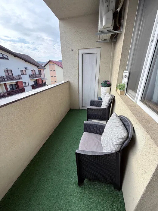 Apartament cu 3 camere, 66 mp, balcon, zona Terra