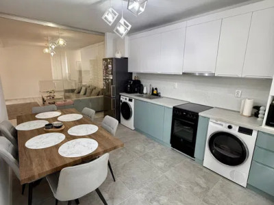 Apartament cu 3 camere, 66 mp, balcon, zona Terra