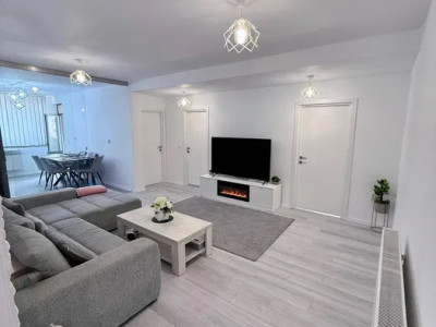 Apartament cu 3 camere, 66 mp, balcon, zona Terra