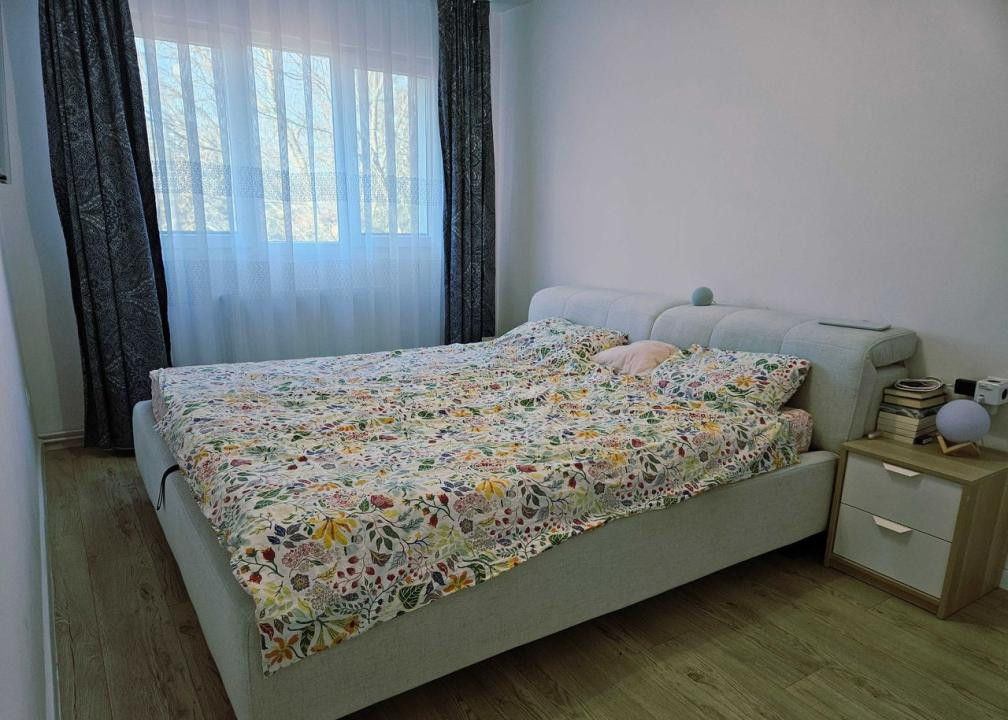 Apartament 4 camere, 77 mp,decomandat, etaj intermediar, parcare, Casa Piratilor