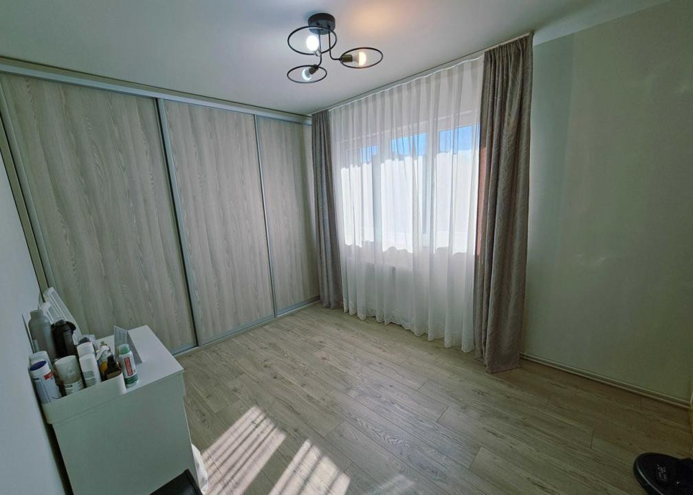 Apartament 4 camere, 77 mp,decomandat, etaj intermediar, parcare, Casa Piratilor
