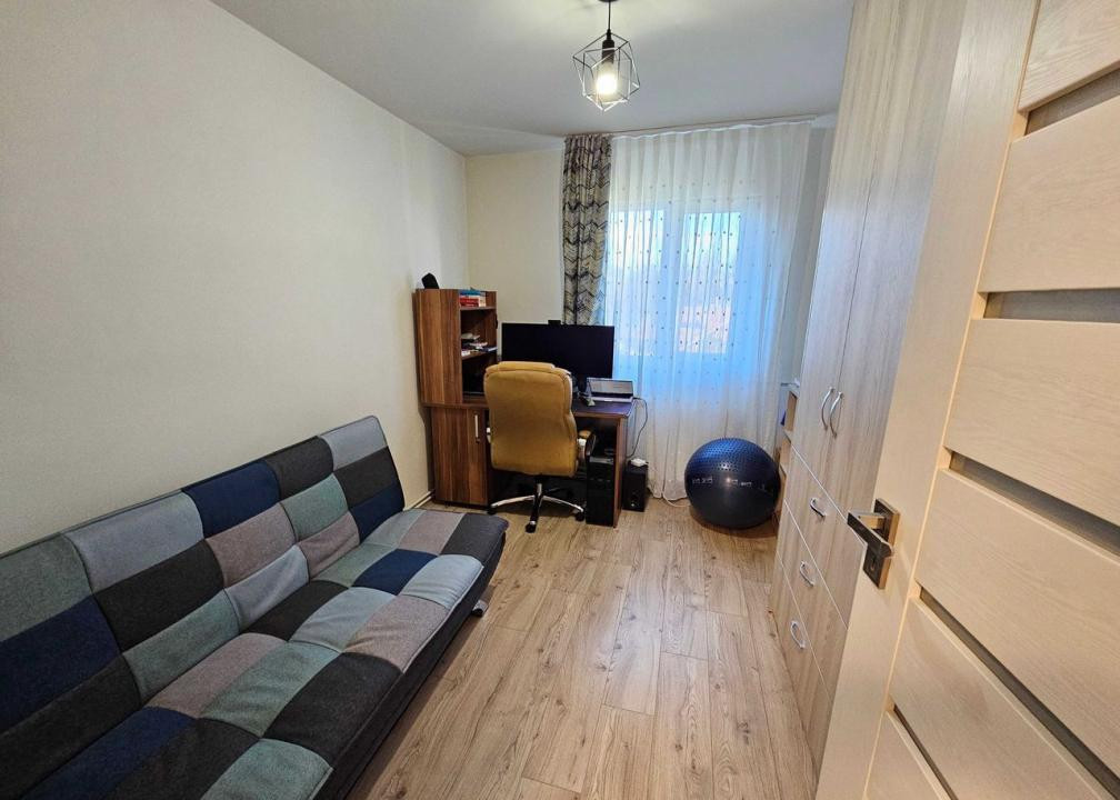 Apartament 4 camere, 77 mp,decomandat, etaj intermediar, parcare, Casa Piratilor