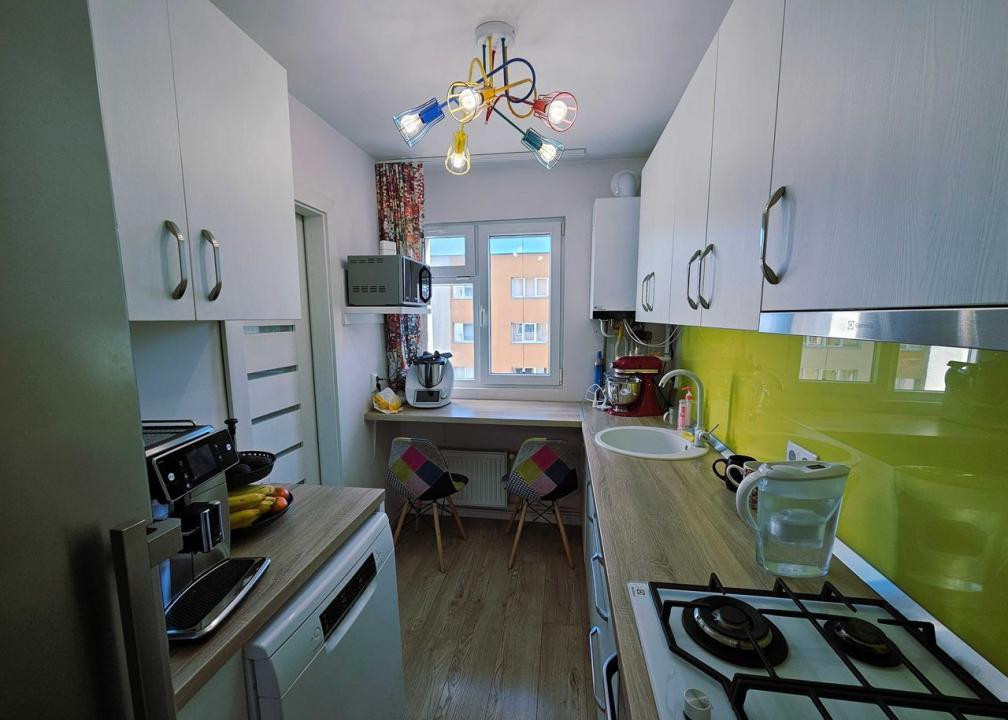 Apartament 4 camere, 77 mp,decomandat, etaj intermediar, parcare, Casa Piratilor