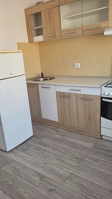 Apartament cu o camera, balcon, zona Florilor