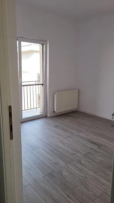 Apartament cu o camera, balcon, zona Florilor