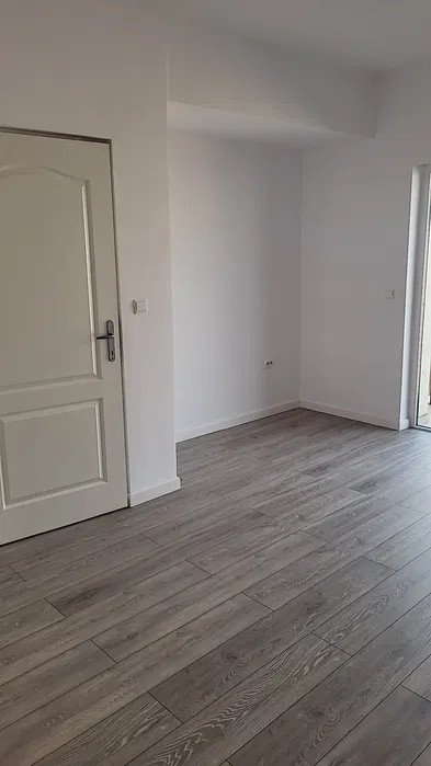 Apartament cu o camera, balcon, zona Florilor